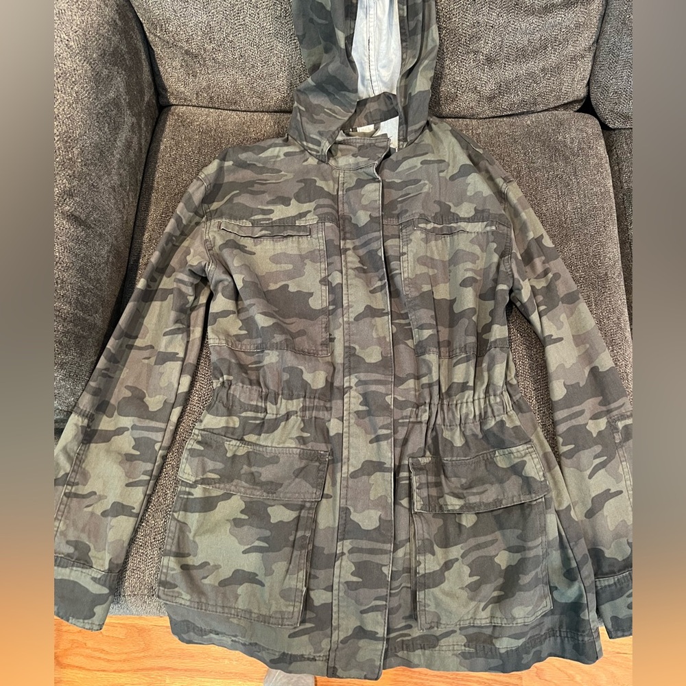 Universal Thread Camouflage Jacket